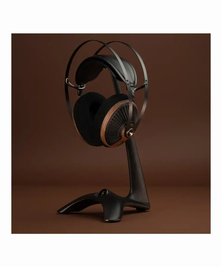 Meze Audio 105 Silva on Manta Stand