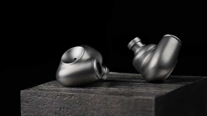 Meze Audio Astru Lifestyle