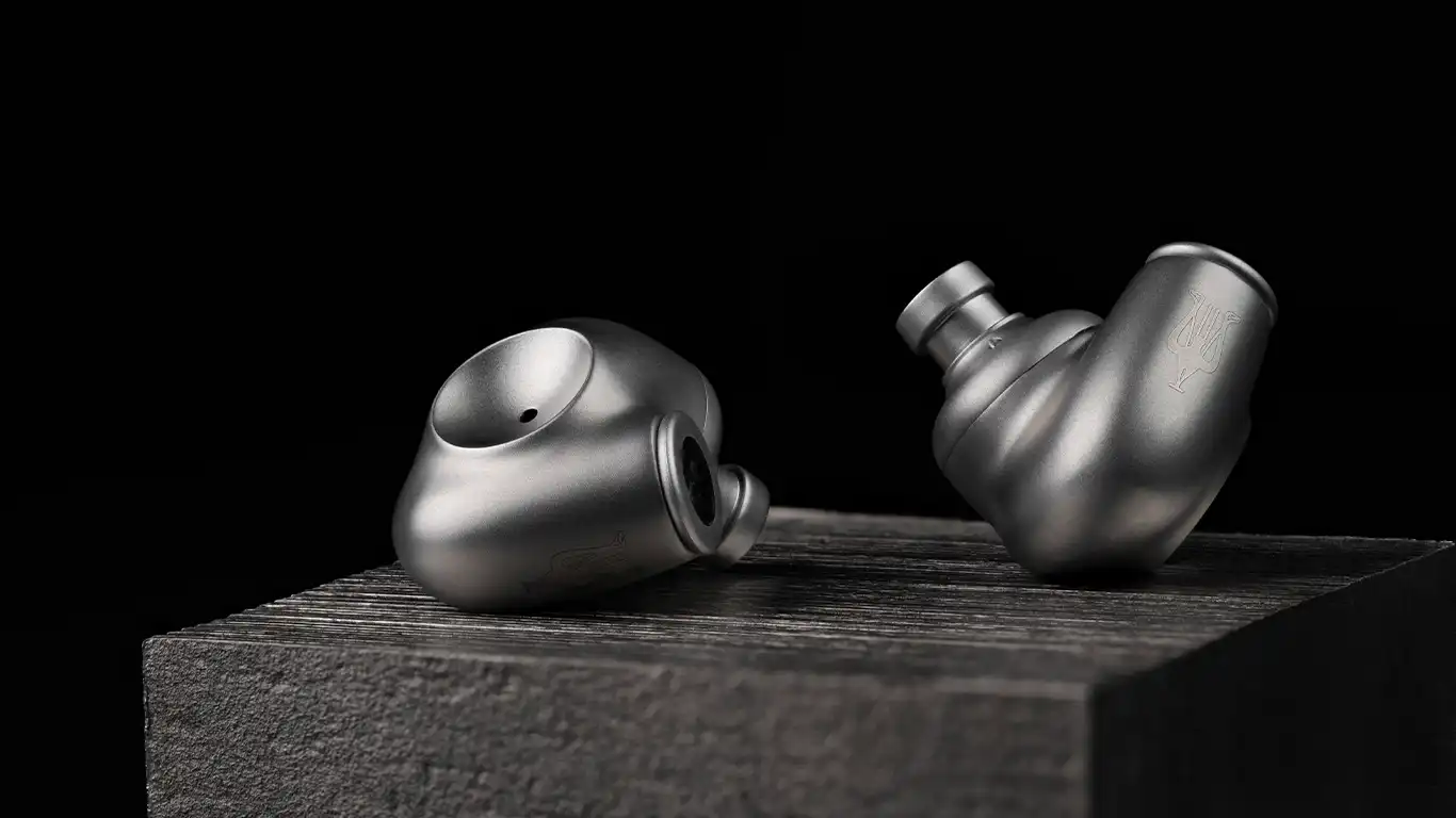 Meze Audio Astru Lifestyle
